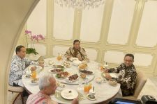 Aktivis 98 Sindir Undangan 'Lunch' Jokowi Bareng 3 Capres, 'Ada yang Kurang' - JPNN.com Jatim