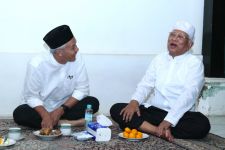 Ganjar Sowan kepada Gus Mus, Berbicara 4 Mata, Ada Cerita Lucu, Lalu Didoakan - JPNN.com