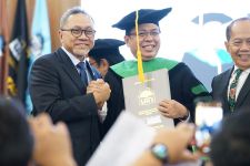 Jadi Guru Besar UIN Jakarta, Burhanuddin Muhtadi Singgung Praktik Politik Uang - JPNN.com