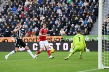 Chris Wood Bawa Nottingham Forest Berpesta di Markas Newcastle United - JPNN.com