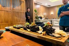 Inovasi Baru The Kaibon, Sensasi Makan Iga Bakar di Papan Satu Meter - JPNN.com