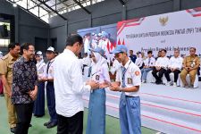 Jokowi & Mas Nadiem Bagi-Bagi Dana PIP 2024 di Jateng - JPNN.com