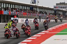 MotoGP Portugal Berakhir Dramatis, Martin Juara, Acosta Naik Podium, Pecco dan Marquez Bersenggolan Lalu Jatuh - JPNN.com
