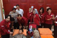 Ratusan Polwan Ikut Jadi Pendonor Darah Demi Penuhi Kebutuhan Stok - JPNN.com