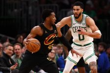 Kejutan di NBA Playoffs: Dua Unggulan Pertama Tumbang di Gim 2 - JPNN.com
