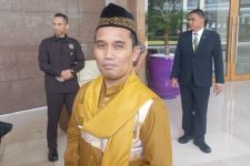 Ustaz Maulana Mengajak Para Penggemar Ikut Umrah Bareng - JPNN.com