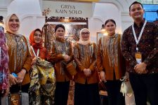 Kunjungi Dekranas Expo, Ibu Iriana Jokowi Beli Batik & Gelang di UMKM Binaan Pertamina - JPNN.com