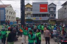 Driver Ojol Dikeroyok Jukir di Pekanbaru, Ratusan Rekannya Membalas, Ricuh, Dor! - JPNN.com