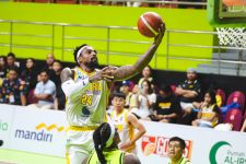 Pukul Pacific Caesar, Kesatria Bengawan Solo Raih 15 Kemenangan Beruntun di IBL 2024 - JPNN.com