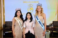 Krystyna Pyszkova Hadiri Malam Puncak Miss Indonesia 2024 - JPNN.com