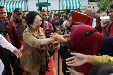 Menyambangi Rumah Pengasingan Bung Karno, Megawati Ditemani Ganjar-Mahfud  - JPNN.com