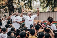 Marques Bolden dan Grant Williams Berbagi Ilmu untuk Anak SD - JPNN.com