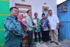 Rumah Rampung Dibedah, Fauzi: Terima Kasih Banyak, Pak Wali Kota dan Baznas - JPNN.com