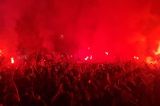 Persib Juara Liga 1, Ribuan Bobotoh Tumpah Ruah di Bandung - JPNN.com