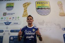 Turut Mengantar Persib Juara, Rezaldi Hehanussa Ucap Terima Kasih kepada Luis Milla - JPNN.com