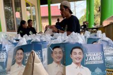 Bachyuni Deliansyah Bagikan Daging Kurban Siap Saji, Warga Kumpeh Senang Sekali - JPNN.com