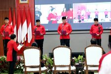 Megawati Angkat Ganip Warsito hingga Andi Widjajanto Sebagai Kepala Badan di PDIP - JPNN.com