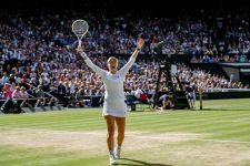 Jadi Juara Wimbledon 2024, Barbora Krejcikova Dapat Hadiah Rp 56 Miliar - JPNN.com