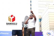 Warga Indonesia Timur Gelar Unjuk Rasa di Depan Gedung KPU dan Bawaslu - JPNN.com