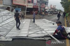 24 Rumah Warga di Meulaboh Aceh Barat Rusak Diterjang Angin Kencang - JPNN.com