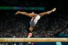 Emas Simone Biles cum suis Belum Cukup Membuat AS Pimpin Perolehan Medali Paris 2024 - JPNN.com