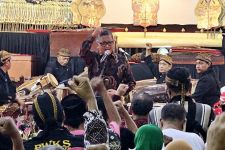 Bicara Sebelum Acara Wayang, Hasto Ungkit Pesan Moral dari Sosok Kumbokarno - JPNN.com