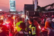 Sopir Truk Mabuk Tabrak 2 Pengendara Motor di Serang, Satu Orang Tewas - JPNN.com