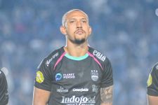 Kerja Keras Gustavo Franca Agar Fit saat Persib Jamu Persebaya - JPNN.com