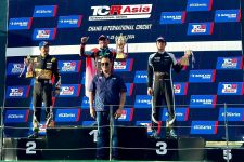 Membanggakan, Dypo Fitra Podium Juara TCR Asia International Series 2024 - JPNN.com