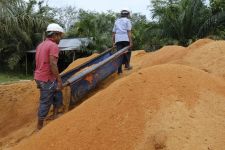 PLTU Ombilin Manfaatkan Limbah Serbuk Kayu Untuk Gantikan Batu Bara, Perekonomian Masyarakat Meningkat - JPNN.com