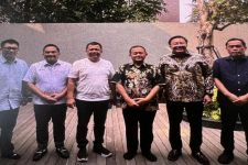 Sebelum Proses Uji Kelayakan Calon Anggota BPK, Bobby Rizaldi Sowan ke Haji Isam - JPNN.com