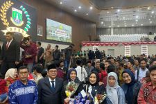 Ibu dan Anaknya Ini Dilantik Jadi Anggota DPRD Banten, Partai pun Sama - JPNN.com