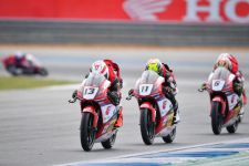 Pembalap Indonesia Naik Podium Perdana di Honda Thailand Talent Cup 2024 - JPNN.com