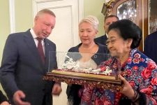 Menjamu Bu Mega, Gubernur Saint Petersburg Puji Jasa Bung Karno bagi Muslim Rusia - JPNN.com