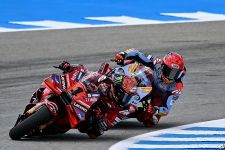 Hubungan Marc Marquez dan Francesco Bagnaia di Mata Bos Ducati - JPNN.com