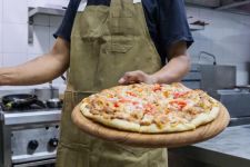 Rayakan Galungan, Felice Italian Bistro Luncurkan Chicken Pizza Sambal Matah - JPNN.com