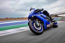 Superbike Yamaha YZF-R1 dan R1M 2025 Hadir dengan Serangkaian Peningkatan - JPNN.com