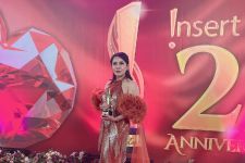 Uci Flowdea Terharu Dapat Penghargaan Favorite Beauty and Fashion Enthusiast - JPNN.com