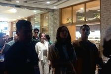 El Rumi Tampil Bareng The Lucky Laki, Syifa Hadju Setia Mendampingi - JPNN.com