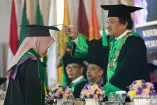 UMJ Luluskan 1.572 Mahasiswa, Rektor Ma'mun Ungkap Pertemuan Mendikdasmen & Presiden Prabowo - JPNN.com