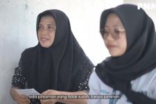 Nasabah PNM Mekaar di Bekasi Berdayakan Lansia untuk Bisnis Kerupuk Kencur - JPNN.com