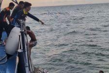 Bea Cukai Kepri Bantu Selamatkan 6 ABK yang Tenggelam di Perairan Pulau Karimun Anak - JPNN.com