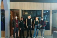 Imigrasi Surabaya Deportasi 2 WNA yang Langgar Aturan Keimigrasian - JPNN.com