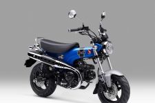 Honda ST125 Dax dengan Warna Baru Mejeng di IMOS 2024, Cek Harganya di Sini - JPNN.com