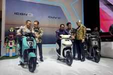 IMOS 2024, AHM Pajang Motor Listrik Honda ICON e dan CUV e - JPNN.com