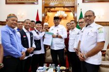 Temui Pj Gubernur, Aliansi Buruh Menyuarakan UMP Aceh 2025 Naik jadi Rp 4 juta Per Bulan - JPNN.com