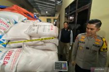 Bongkar Penimbunan 25 Ton Pupuk Subsidi di Garut, Polisi Tetapkan A Jadi Tersangka - JPNN.com