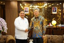 Menko Airlangga Terima Kunjungan Dubes Tiongkok, Bahas Program 'Two Countries Twin Parks' - JPNN.com