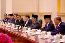 Disaksikan Prabowo & Xi Jinping, Menko Airlangga Teken MoU Blue Ekonomi Indonesia-RRT - JPNN.com