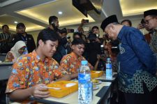 Mendikdasmen Abdul Mu'ti: Makan Bergizi Gratis Membentuk Karakter & Kepribadian Mulia - JPNN.com